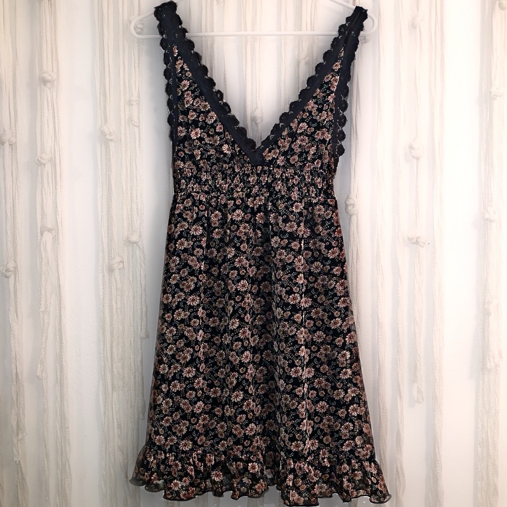 Cute sleeveless floral dress heritage 1981